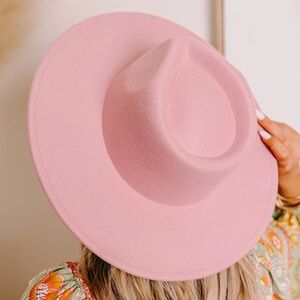 NWT CHIC AND CHARM FELT FEDORA IN BLUSH